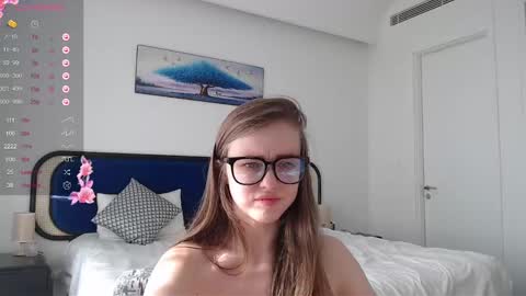 Snapshot of miss_sweetbb chatting on 02.20.25 Bella online show from 02.20.25