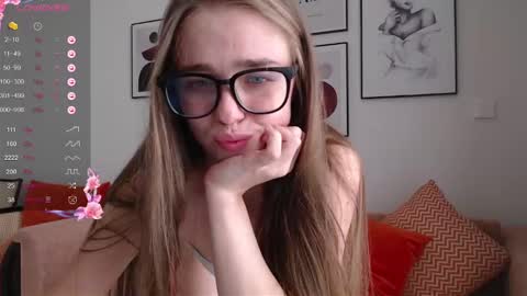 Snapshot of miss_sweetbb chatting on 03.07.25 Bella online show from 03.07.25
