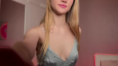 Snapshot of miss_sweetdream chatting on 01.07.25 Emily online show from 01.07.25