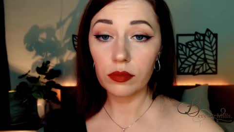 Snapshot of missbeverlymills chatting on 12.06.24 The divine Beverly online show from 12.06.24