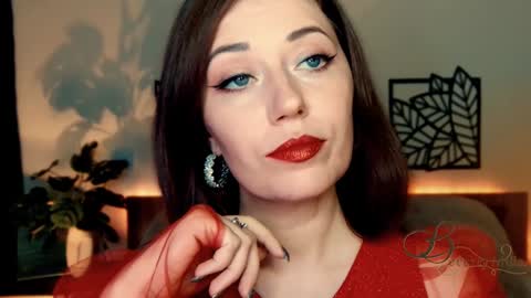 Snapshot of missbeverlymills chatting on 12.08.24 The divine Beverly online show from 12.08.24