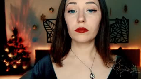 Snapshot of missbeverlymills chatting on 12.19.24 The divine Beverly online show from 12.19.24