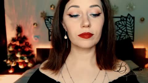 Snapshot of missbeverlymills chatting on 12.21.24 The divine Beverly online show from 12.21.24