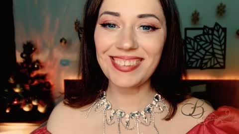 Snapshot of missbeverlymills chatting on 12.25.24 The divine Beverly online show from 12.25.24