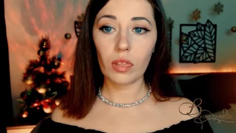 Snapshot of missbeverlymills chatting on 12.28.24 The divine Beverly online show from 12.28.24