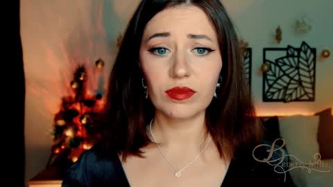 Snapshot of missbeverlymills chatting on 01.01.25 The divine Beverly online show from 01.01.25