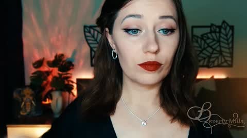 Snapshot of missbeverlymills chatting on 02.01.25 The divine Beverly online show from 02.01.25