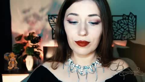 Snapshot of missbeverlymills chatting on 02.09.25 The divine Beverly online show from 02.09.25