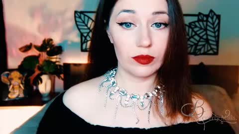 Snapshot of missbeverlymills chatting on 03.01.25 The divine Beverly online show from 03.01.25