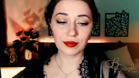 Snapshot of missbeverlymills chatting on 03.09.25 The divine Beverly online show from 03.09.25