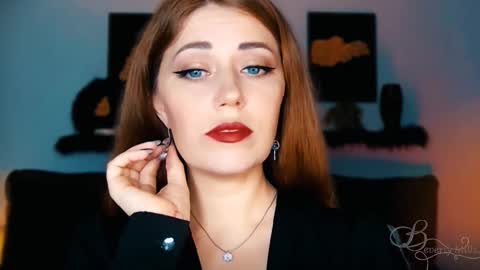 Snapshot of missbeverlymills chatting on 09.10.25 The divine Beverly online show from 09.10.25