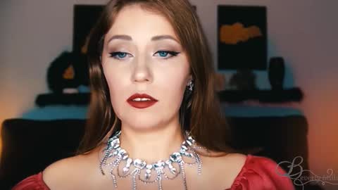 Snapshot of missbeverlymills chatting on 09.12.25 The divine Beverly online show from 09.12.25