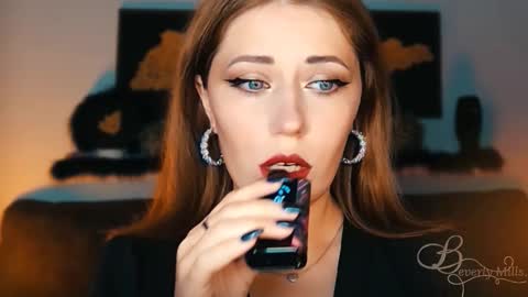 Snapshot of missbeverlymills chatting on 09.17.25 The divine Beverly online show from 09.17.25