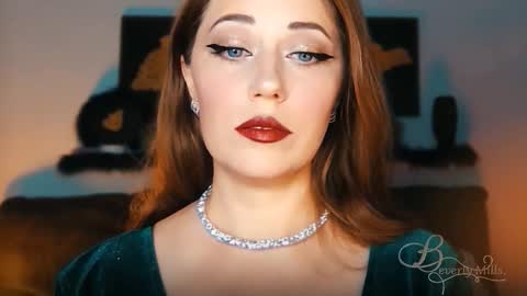 Snapshot of missbeverlymills chatting on 09.18.25 The divine Beverly online show from 09.18.25