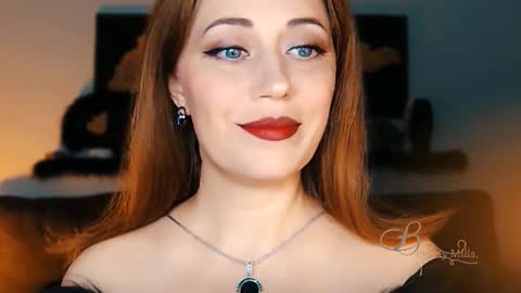 Snapshot of missbeverlymills chatting on 10.09.25 The divine Beverly online show from 10.09.25