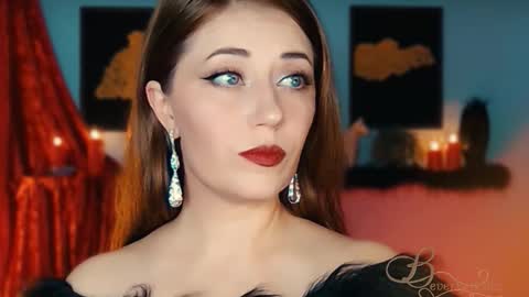 Snapshot of missbeverlymills chatting on 10.19.25 The divine Beverly online show from 10.19.25