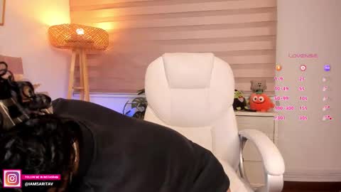 Snapshot of missbrasil_ chatting on 10.29.25 Sara Vanegas online show from 10.29.25