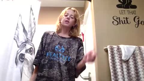 Snapshot of misseeva chatting on 09.16.25 MissEeva online show from 09.16.25