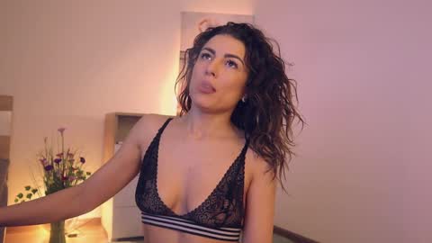 Snapshot of misslullu chatting on 01.31.25 Lullu online show from 01.31.25