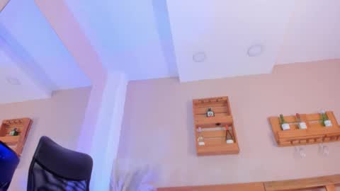 Mia  online show from 11.09.25