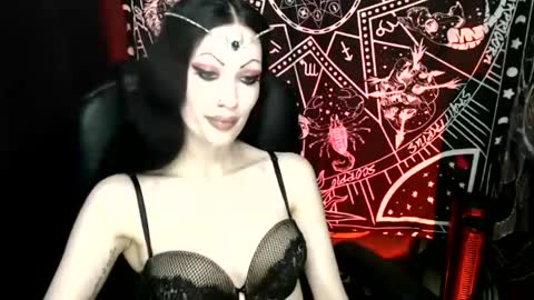 Snapshot of missmoondoll chatting on 01.04.25 MissMoonDoll online show from 01.04.25