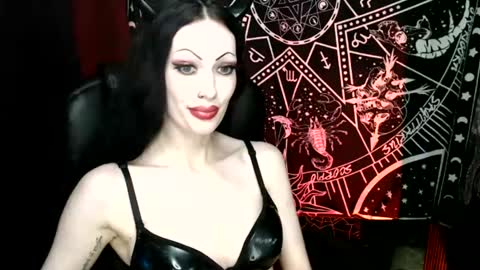 Snapshot of missmoondoll chatting on 02.02.25 MissMoonDoll online show from 02.02.25