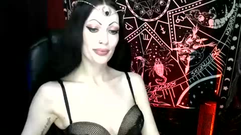 Snapshot of missmoondoll chatting on 02.19.25 MissMoonDoll online show from 02.19.25