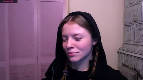 Snapshot of missoliviaa_ chatting on 12.21.24 Olivia online show from 12.21.24