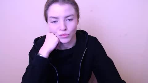 Snapshot of missoliviaa_ chatting on 01.16.25 Olivia online show from 01.16.25
