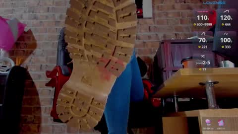 Miss Venus online show from 03.05.25