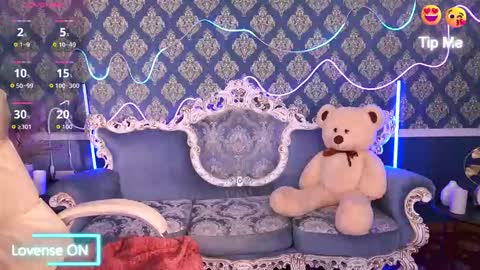 Snapshot of missrossi chatting on 09.17.25 missrossi online show from 09.17.25