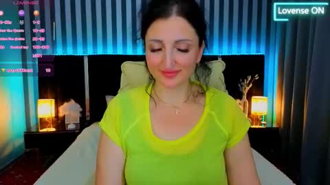 Snapshot of missrossi chatting on 11.22.25 missrossi online show from 11.22.25