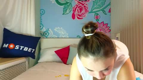 Snapshot of misss_viki chatting on 01.11.25 . online show from 01.11.25