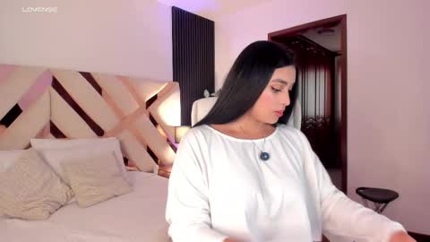 Snapshot of missthailand_ chatting on 10.02.25 Fernanda Davila online show from 10.02.25
