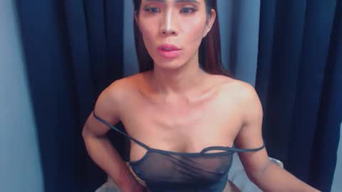 Snapshot of misstressdommxx chatting on 12.15.24 Akie online show from 12.15.24