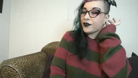 Snapshot of missy_dee chatting on 01.07.25 Missy Dee online show from 01.07.25