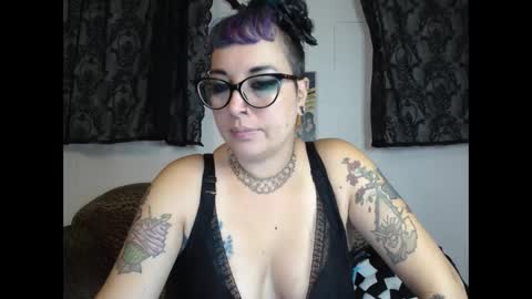 Snapshot of missy_dee chatting on 09.11.25 Missy Dee online show from 09.11.25