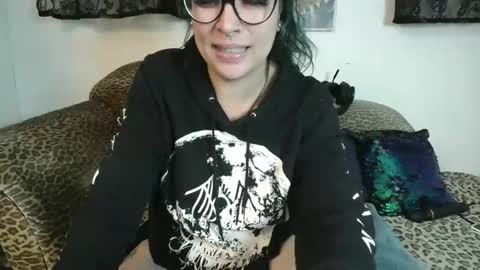 Snapshot of missy_dee chatting on 10.17.25 Missy Dee online show from 10.17.25