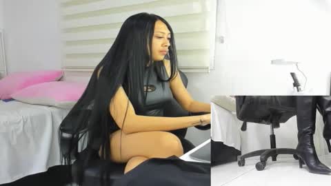 Snapshot of mistress_findom chatting on 10.09.25 mistress_findom online show from 10.09.25