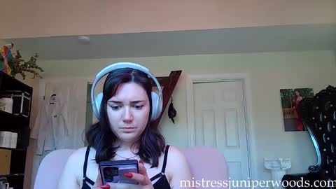 Snapshot of mistressjuniper chatting on 11.12.25 Mistress June online show from 11.12.25