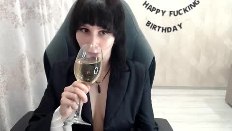 Snapshot of misty_dark chatting on 10.13.25 misty_dark online show from 10.13.25