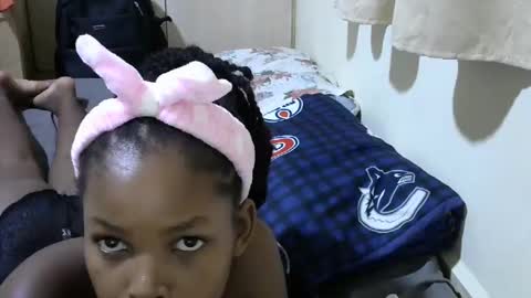 Snapshot of misty_shee chatting on 03.10.25 misty_shee online show from 03.10.25