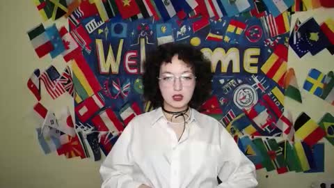 Snapshot of mistyrosee chatting on 10.25.25 Aria online show from 10.25.25