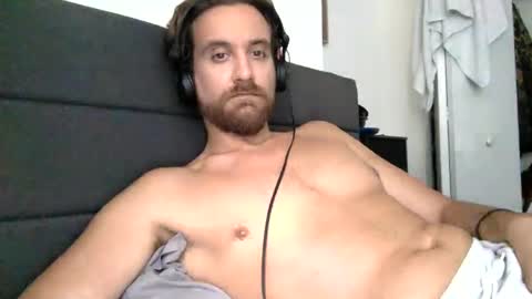 Snapshot of mkmarkets chatting on 10.18.25 Hrny Lat  .. online show from 10.18.25