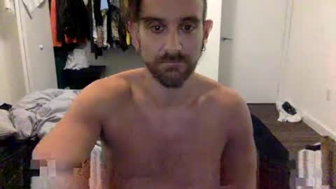 Snapshot of mkmarkets chatting on 10.28.25 Hrny Lat  .. online show from 10.28.25