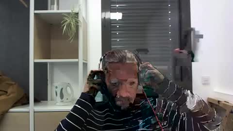 Snapshot of moi9876543210 chatting on 01.28.25 Julien online show from 01.28.25