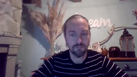 Snapshot of moi9876543210 chatting on 01.29.25 Julien online show from 01.29.25