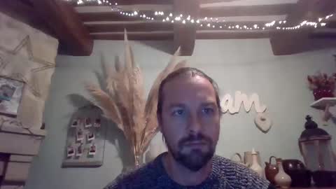 Snapshot of moi9876543210 chatting on 02.10.25 Julien online show from 02.10.25