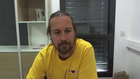 Snapshot of moi9876543210 chatting on 09.12.25 Julien online show from 09.12.25