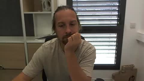 Snapshot of moi9876543210 chatting on 09.18.25 Julien online show from 09.18.25